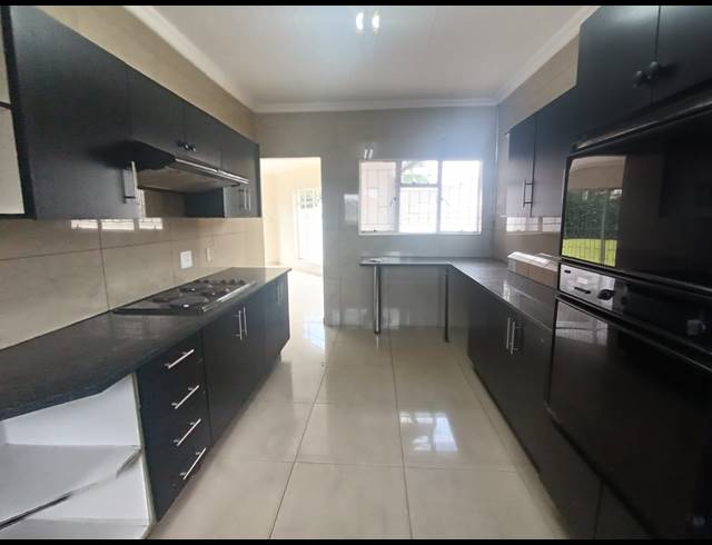 4 BEDROOM HOUSE FOR SALE IN ROSHNEE